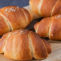 サクふわ食感♪ 贅沢 塩バターロール / パンのレシピ