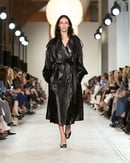 隨性優雅:MICHAEL KORS COLLECTION 2025 秋冬系列大秀華麗登場