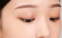 여자에게는 몇 개의 아이섀도 컬러가 필요할까?