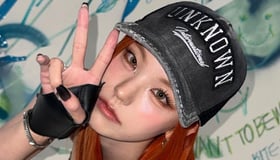 뾰족한 아이라인으로 앙칼지고 시크하게