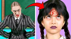 ウェンズデーの学校初日🖊️ | 面白い学校のイタズラ🤪