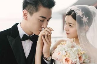 回看陳曉家世,才懂8年前陳曉為何放棄趙麗穎,選擇陳妍希