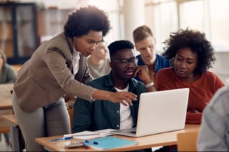 Cours d'anglais en ligne : avantages, choix et ressources locales pour apprendre efficacement