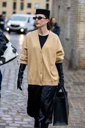 這款高CP值「開襟衫」讓休閒穿搭瞬間變時髦!2025年15款必買推薦,打造完美時尚造型