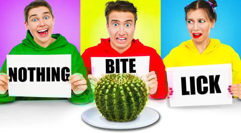 BITE, LICK OR NOTHING CHALLENGE ! Prank Wars by Multi DO CHALLENGE