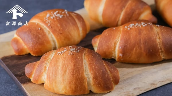 サクふわ食感♪ 贅沢 塩バターロール / パンのレシピ