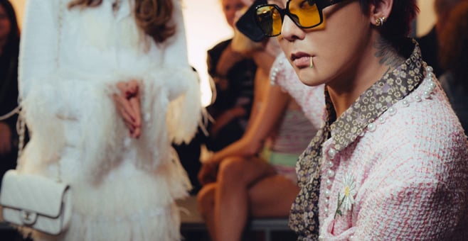 ‘인간 샤넬’ 지드래곤, 핑크 트위드 재킷도 완벽 소화