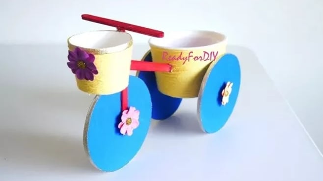 DIY Cycle Organizer Using Old CDs - Recycling Crafts