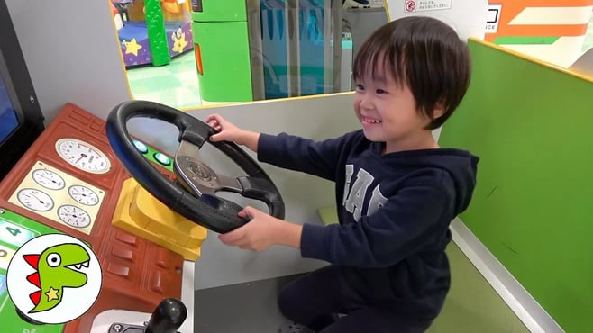 Arcade game machine ゲームセンターで遊んだよ！アンパンマン号や車の乗り物❤レオ ポップコーン Toy★Kids トイキッズ