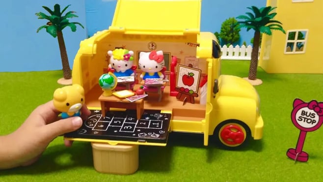 ハローキティ スクールバス / Hello Kitty School Bus Playset