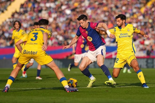 Barcelona to offer star striker Robert Lewandowski two more years of contract