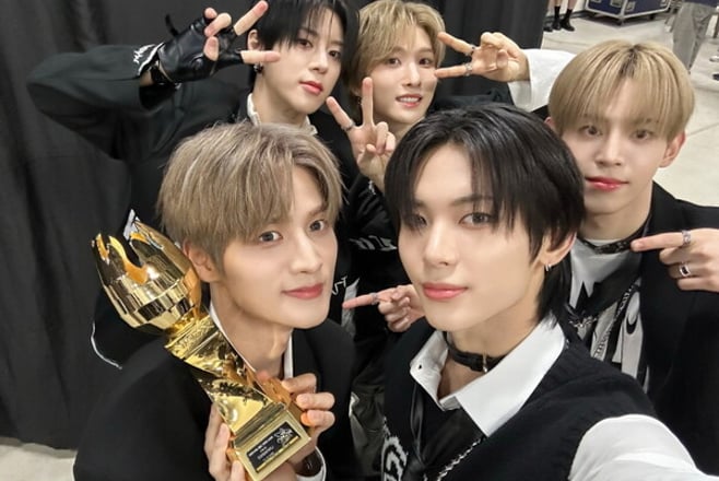 나우어데이즈, KGMA IS 루키상 수상! "데이앤 끝까지 함께하자"