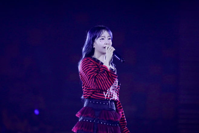 윤하, 요트 스테이지→20명 댄스 퍼포먼스까지…20주년 걸맞은 연말 콘서트 스케일