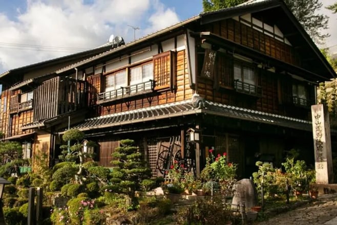 投資家が木造住宅で利益を上げています — さらに詳しく！