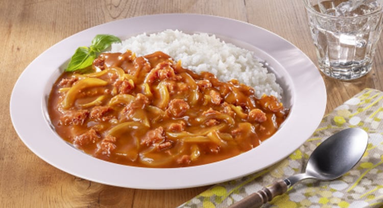 コンビーフハヤシライスを使った「ハウスレシピ」で簡単に作る野菜ジュースハヤシライスの作り方