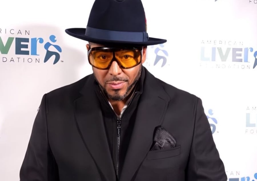 Al B. Sure! Accepts Award at First Major Appearance Following Call for Probe Into Kim Porter’s Death